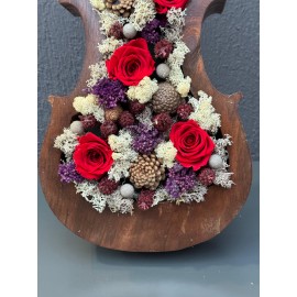 DEKORATİF AHŞAP KEMAN KIRMIZI SOLMAYAN GÜL